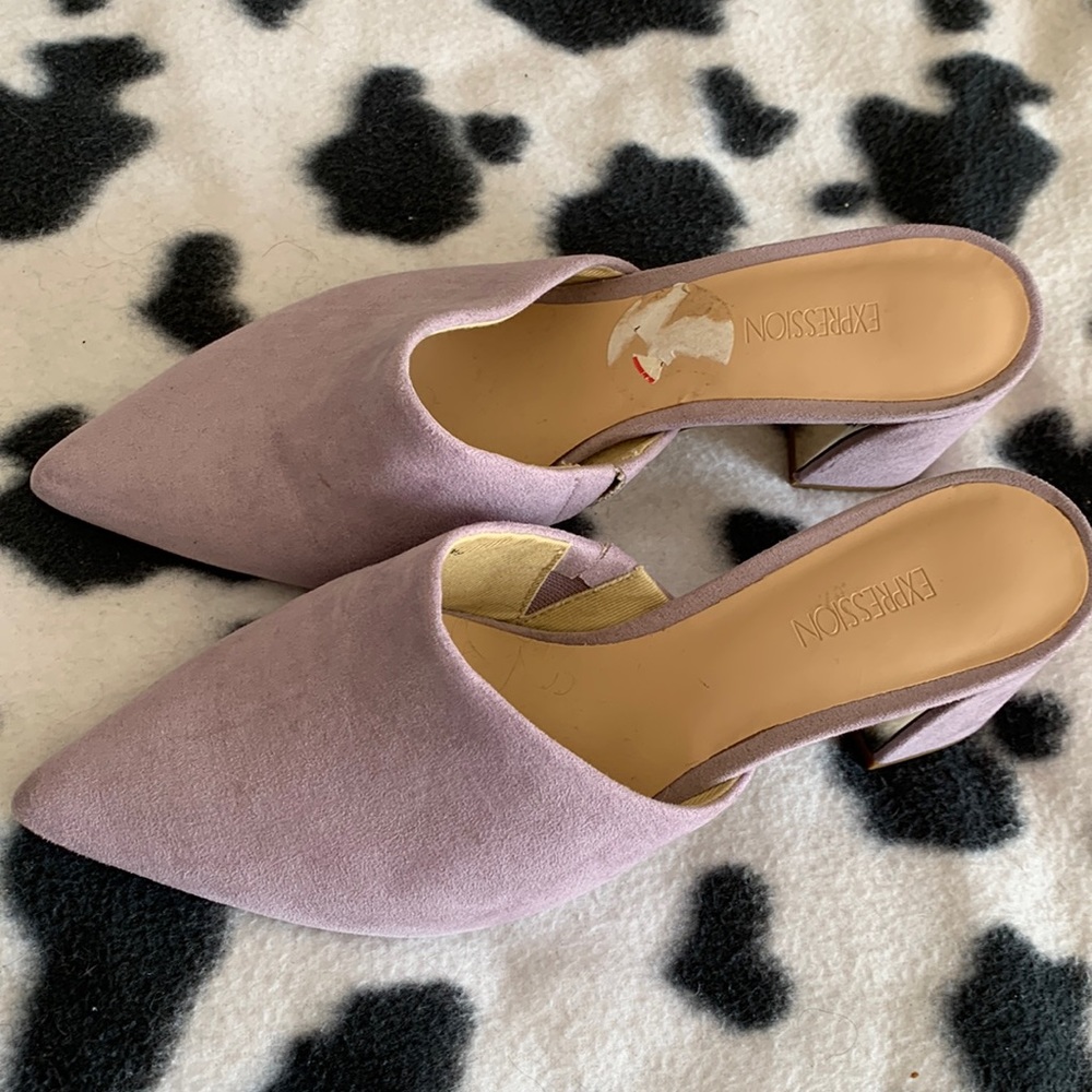NWOT lavender faux su de slides